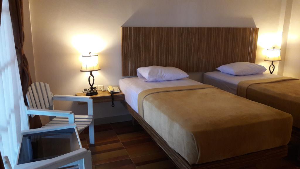 Satria Wisata Hotel Pare-Pare Bagian luar foto