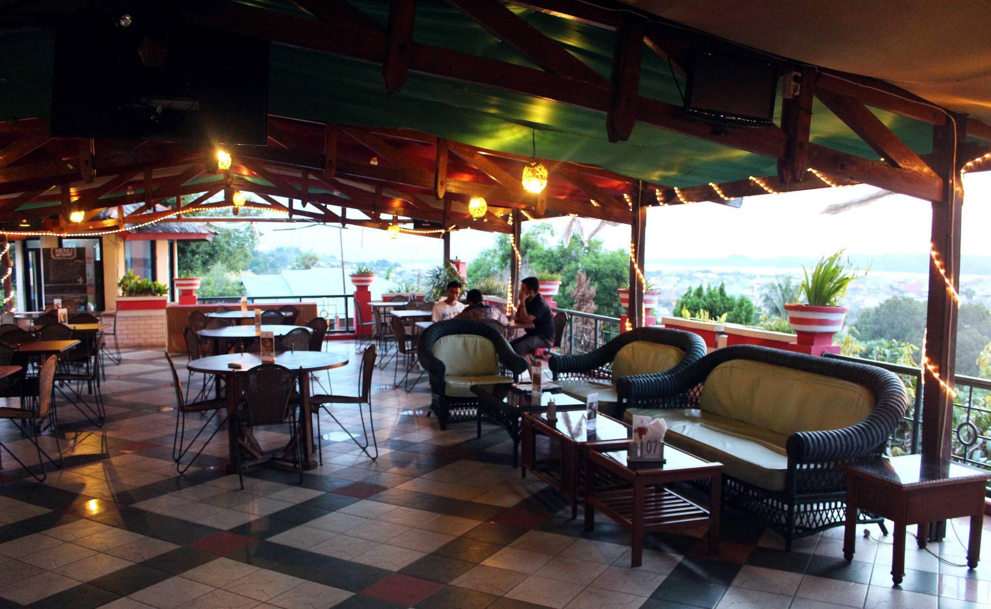 Satria Wisata Hotel Pare-Pare Bagian luar foto